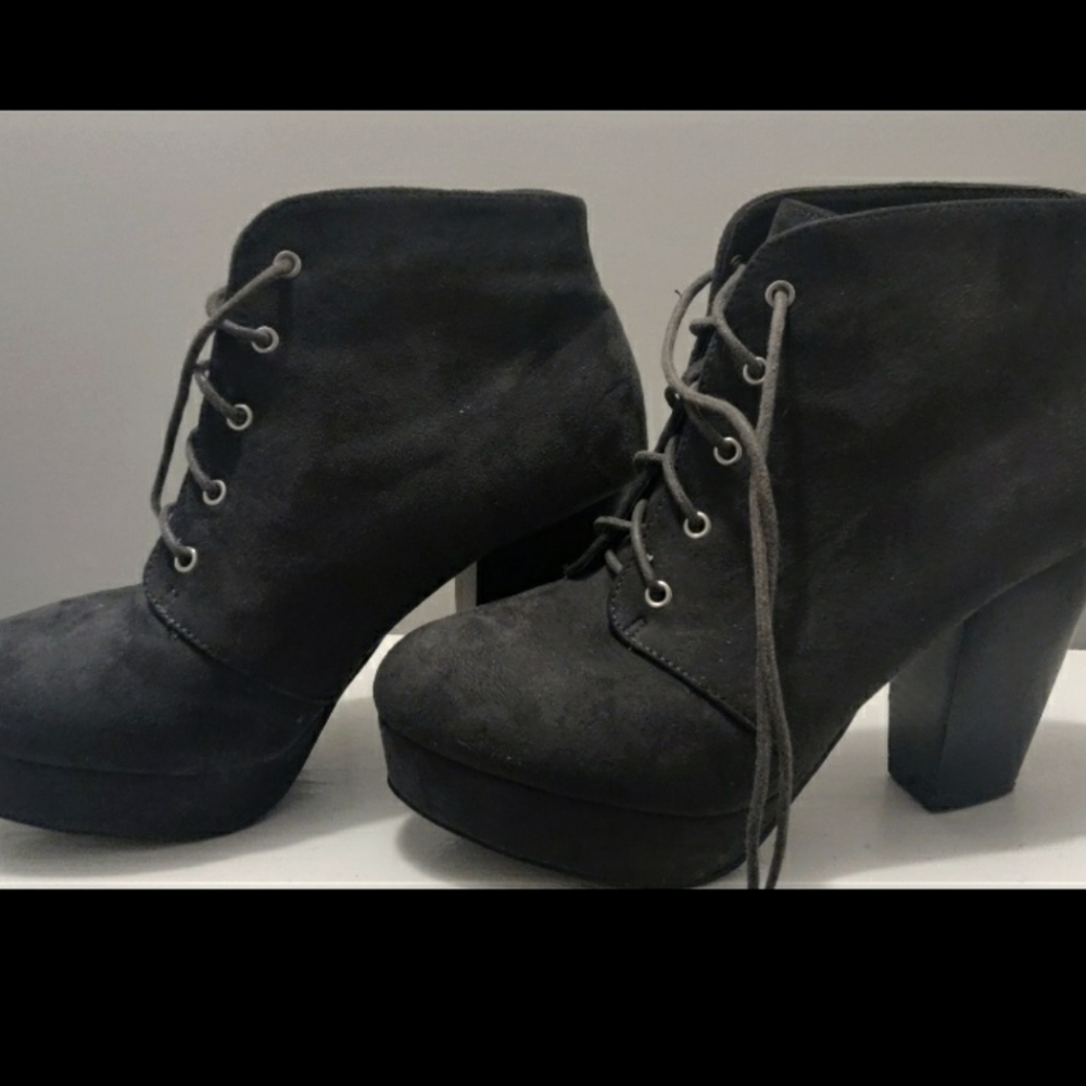 Suede lace-up ankle booties. Grey. Pairs well with leggings, skinny pants.